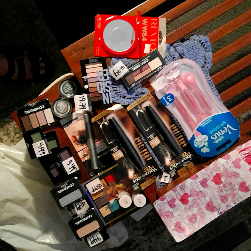 MAYBeLLINE LoREAL P. Venus CoVERGiRL ReVLON bundle